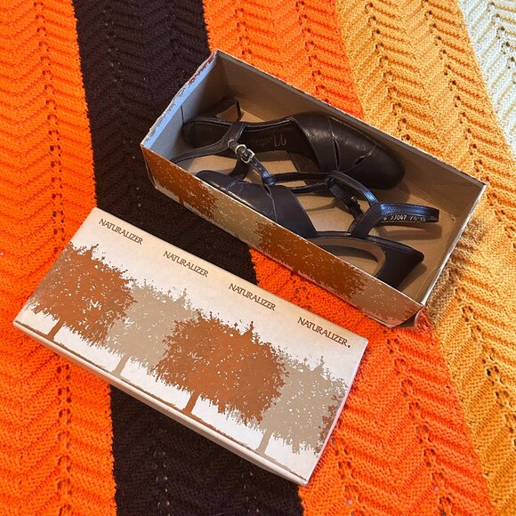 1970s Naturalizer Brown Leather T-bar Roman Mary Jane sandal heels- made in Cana - Picture 3 of 11